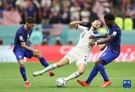 扎金花策略：不仅是运气，更是底气与运气的双重较量。（扎金花博弈：运气撑场，底气定胜负）